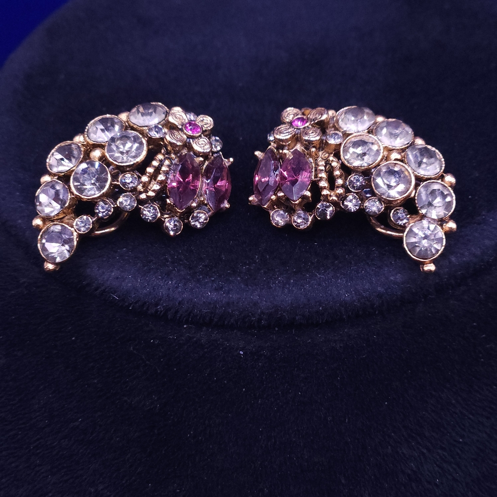“Vintage Capri Rhinestone Demi Parure – Crescent Brooch & Clip Earrings - Picture 3 of 16